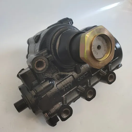 Steering Gearbox Assembly Wg9925477132 for Sinotruk HOWO A7 Truck Spare Parts 